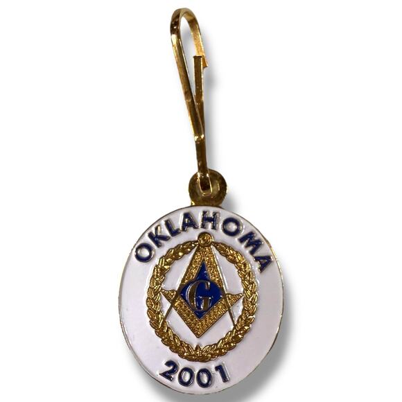 Vintage 2001 Free Mason Oklahoma Charm Keychain Gold Tone White Blue Enamel - Picture 2 of 4